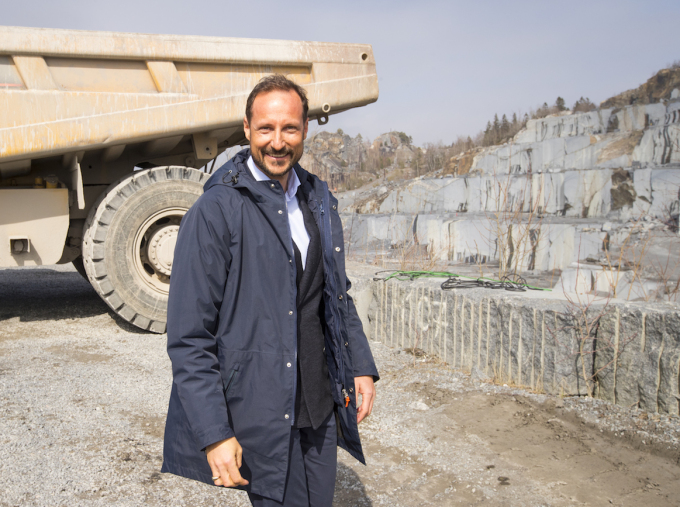 Kronprins Haakon besøkte to av medlemsbedriftene til Norsk Bergindustri i dag. Foto: Heiko Junge, NTB scanpix